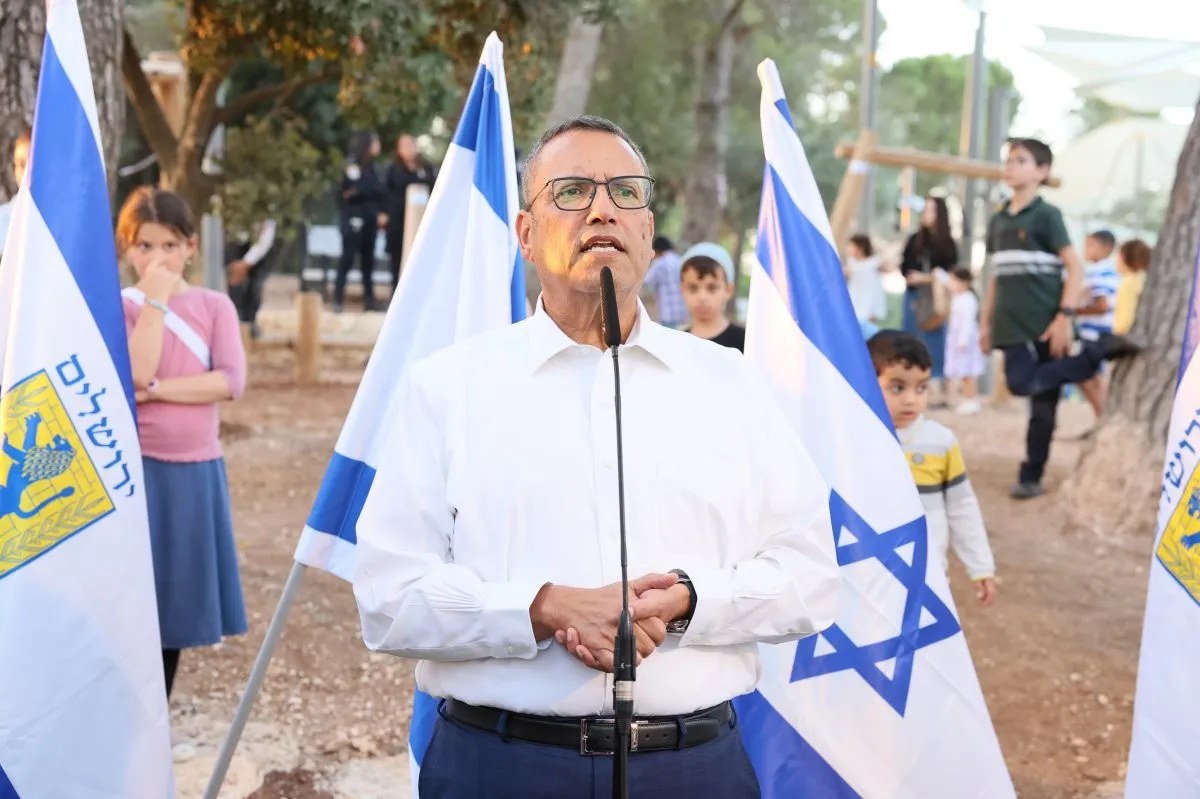אל תתפרו חליפות. רה"ע חושף כי יתמודד גם בבחירות הבאות