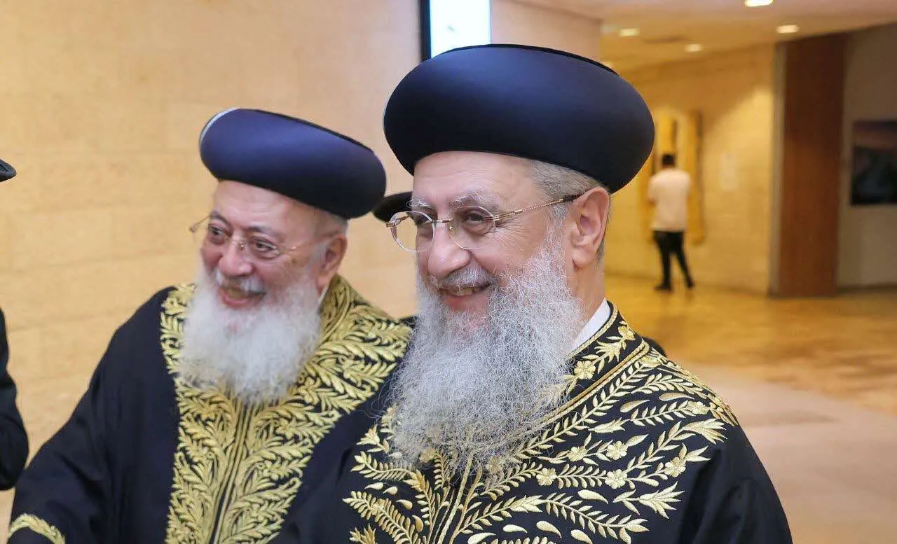 ראשון לציון הינו: המונים בשמחת נישואי נכדת הרב הראשי והראשל"צ