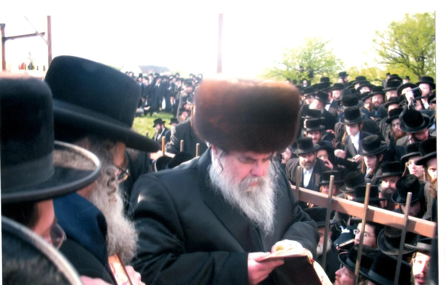 התרגשות בבעלזא: האדמו"ר שב למעונו בירושלים לאחר אשפוז של שבוע ימים
